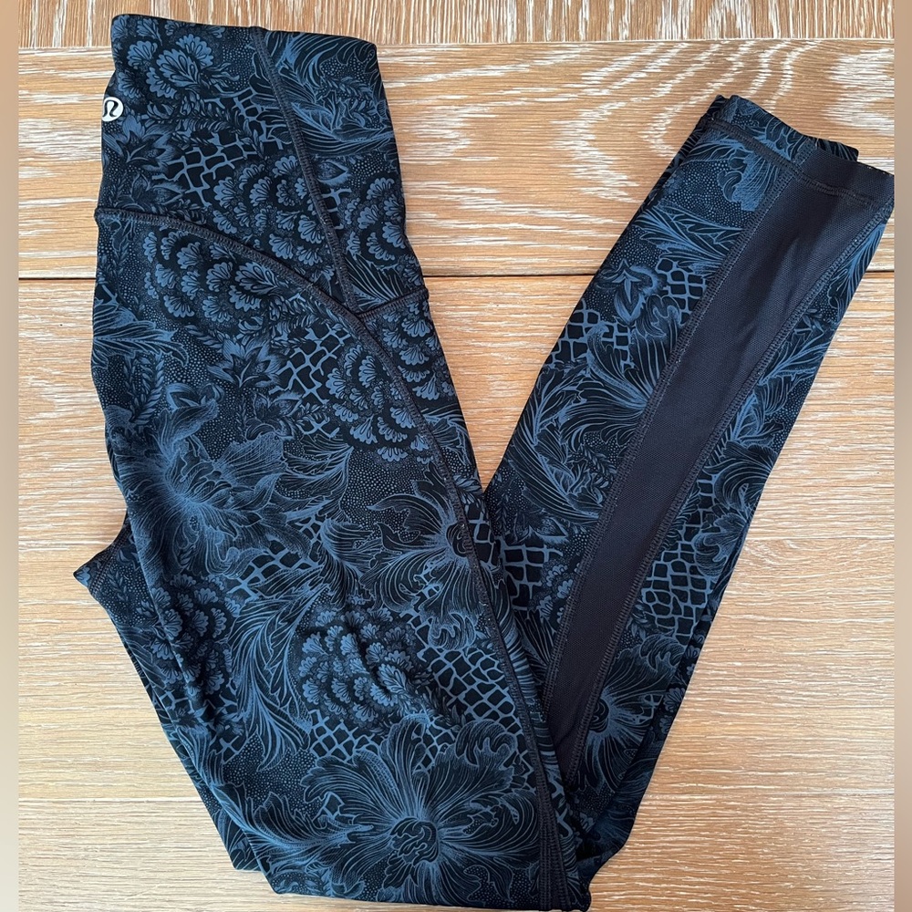 EUC Lululemon Speed Up Tight Size 2 or 4, 25 inch inseam